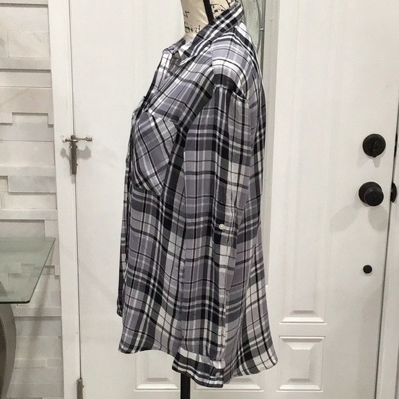 ๐ EXPRESS Plaid Button Down Shirt Hi-Lo Length Long Sleeves With Collar - Picture 5 of 11